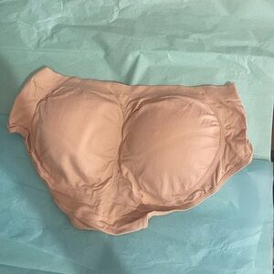 Padded NEW  butt Peach Shapewear Briefs XXL NWOT soft , they run a size smaller